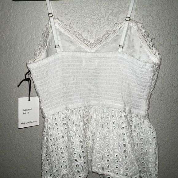 ❄️ Japna White Tank Top-size small - Picture 2 of 4